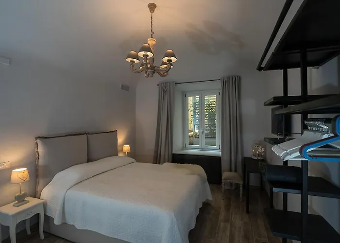 Laura Family Apartments